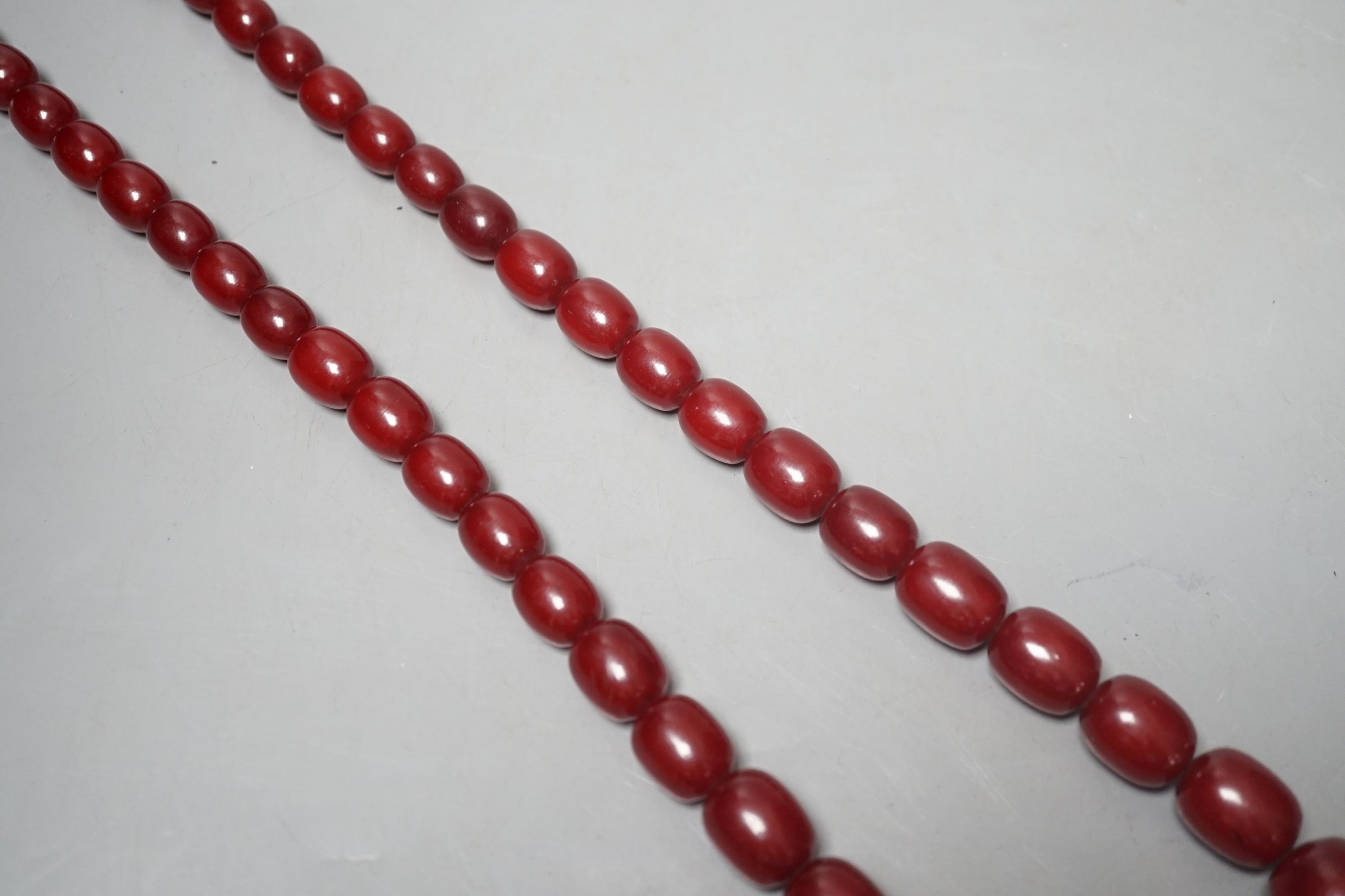 A single strand graduated oval simulated cherry amber bead necklace, 78cm, gross weight 121 grams.